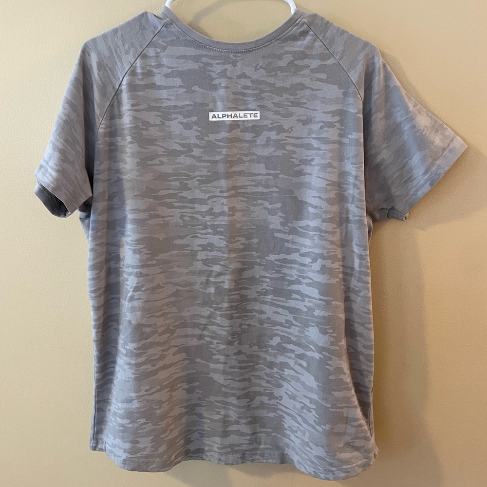 Alphalete camo tshirt